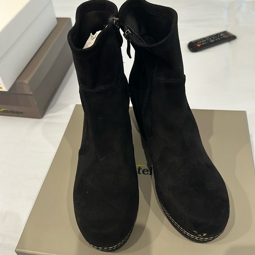 Black stitch booties